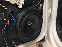 Установка акустики Eton POW 172.2 Compression в Volkswagen Golf 6